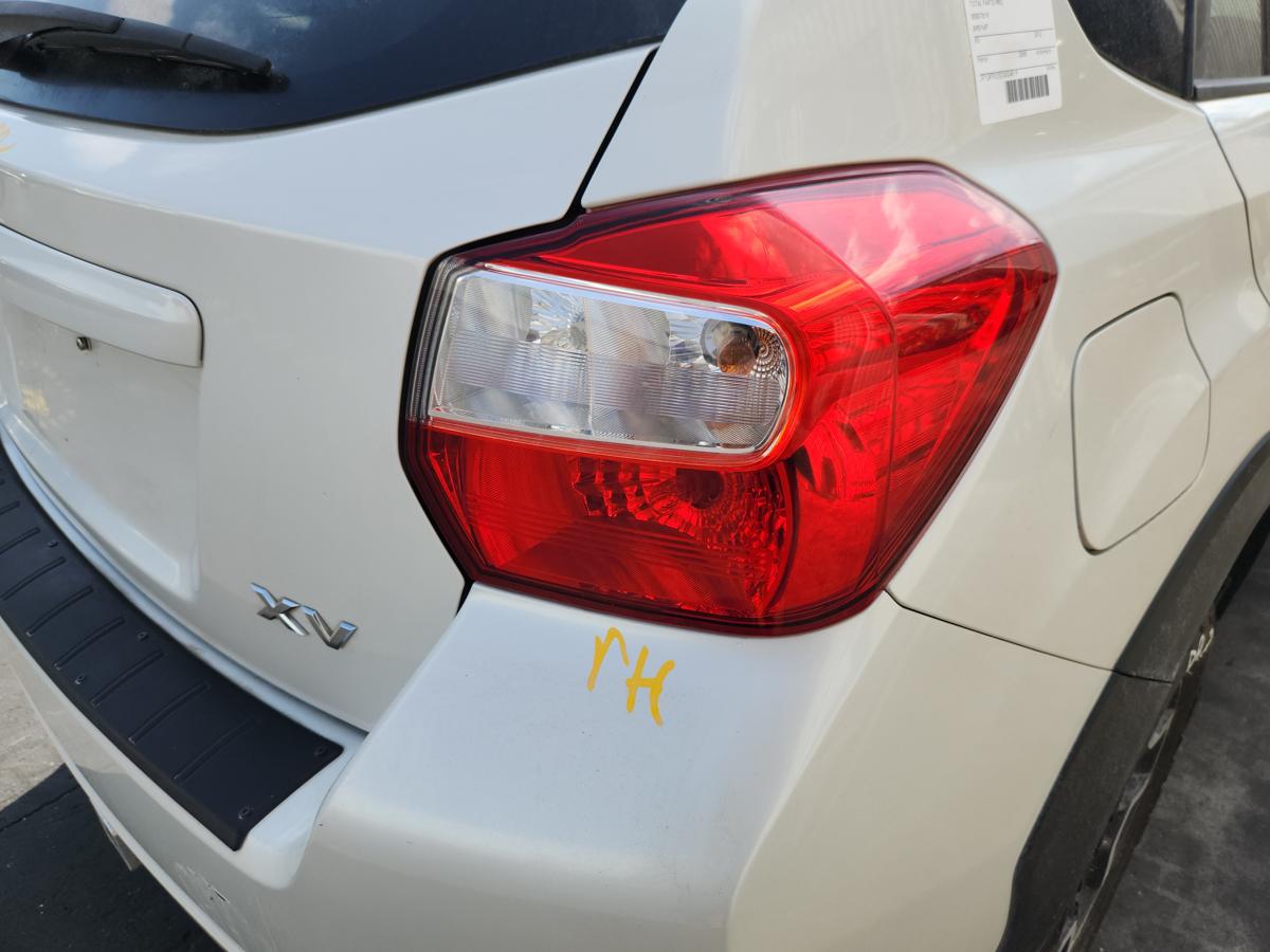 1000955956-Right Taillight