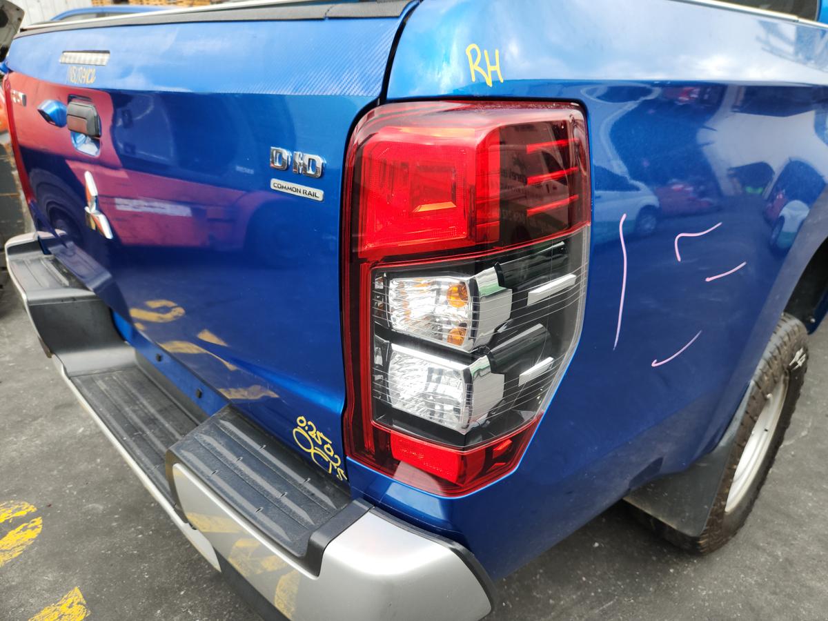 1000957236-Right Taillight