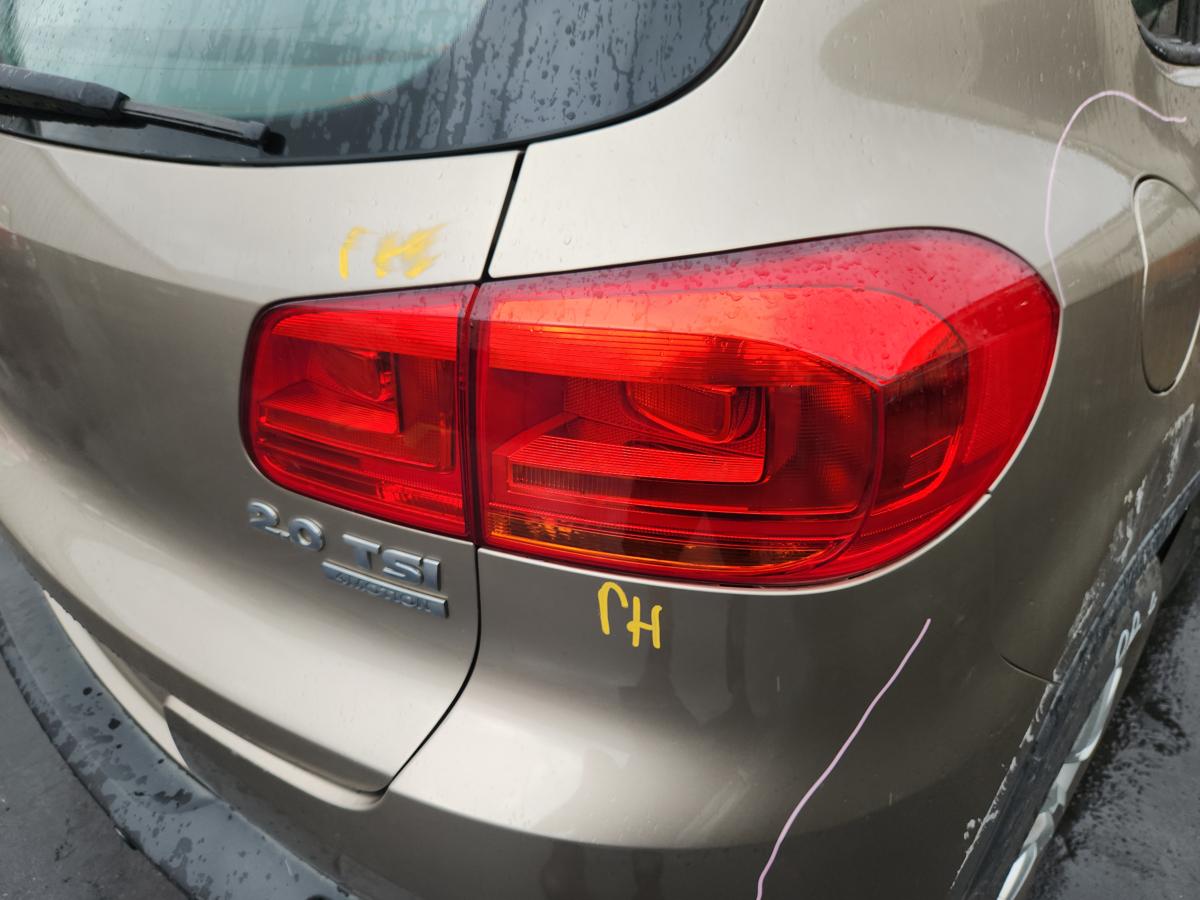 1000959207-Right Taillight