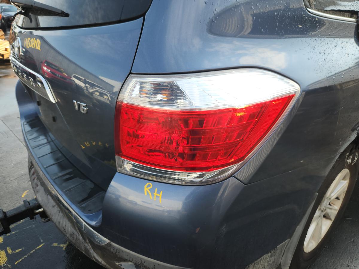 1000959674-Right Taillight