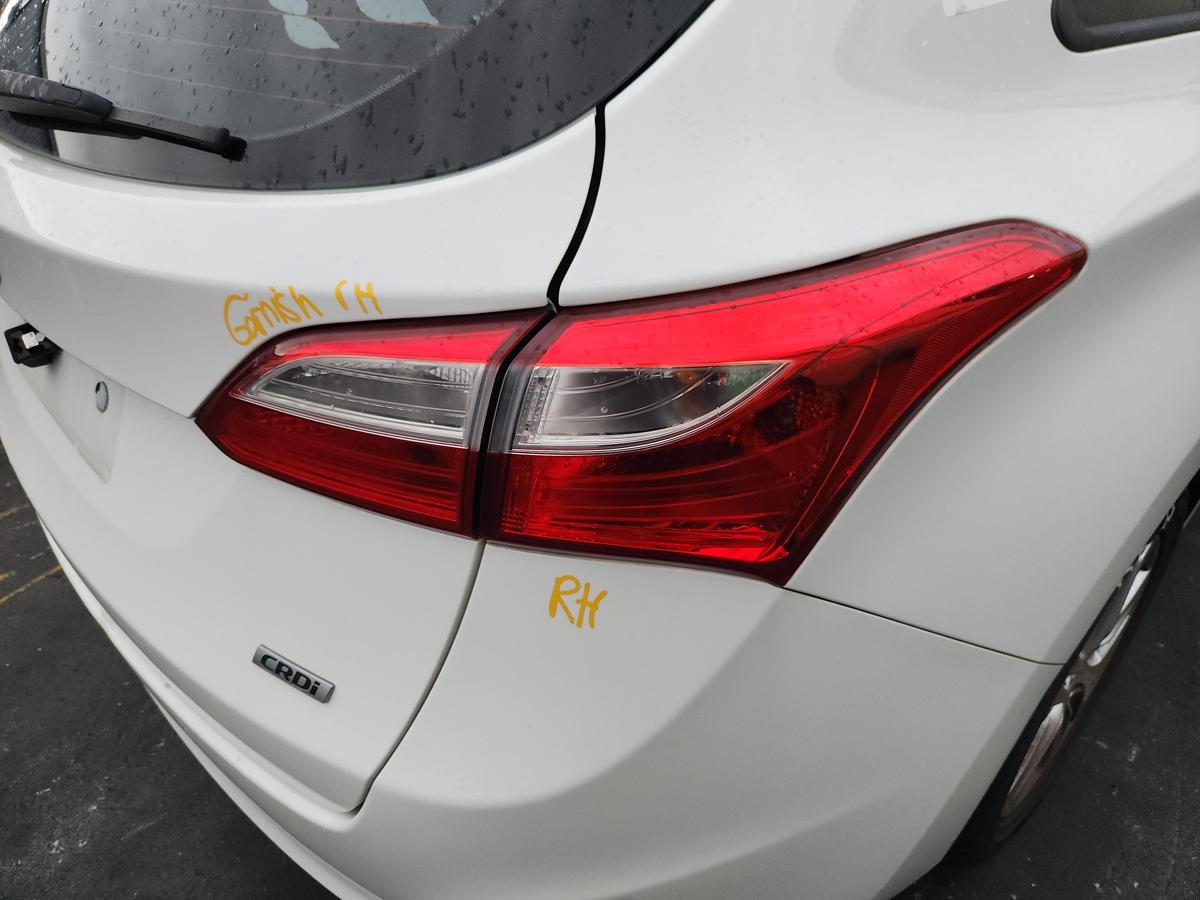 1000960972-Right Taillight