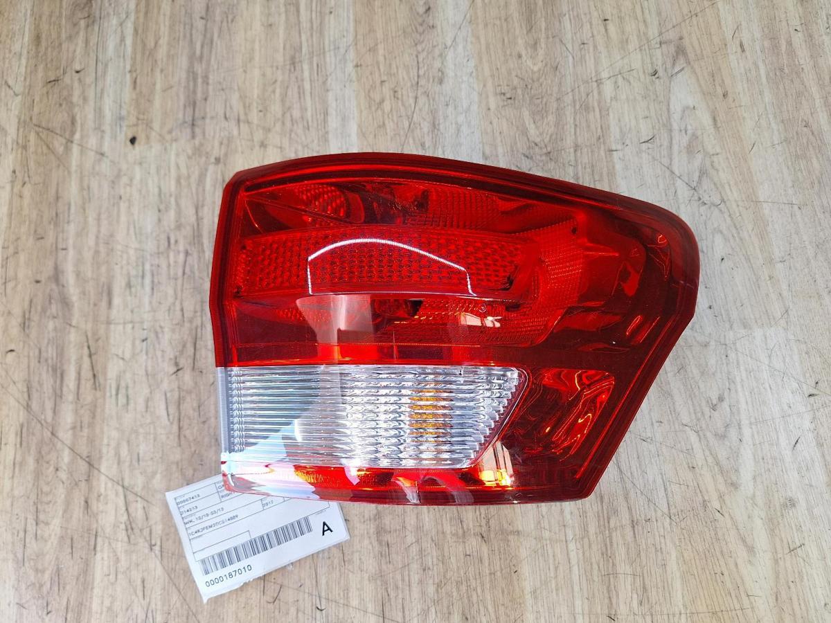 1000927595-Right Taillight Top