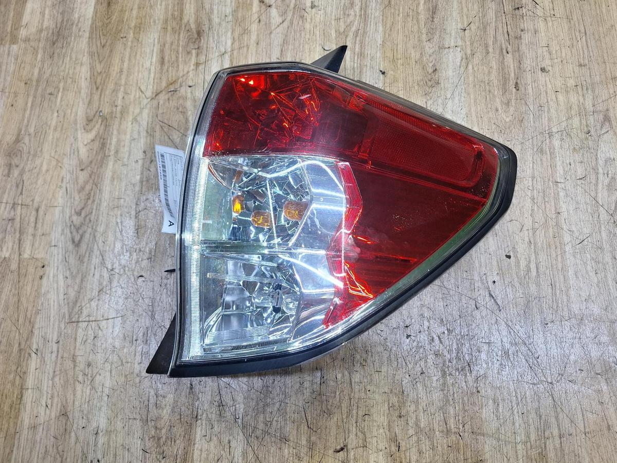 1000938177-Right Taillight Top