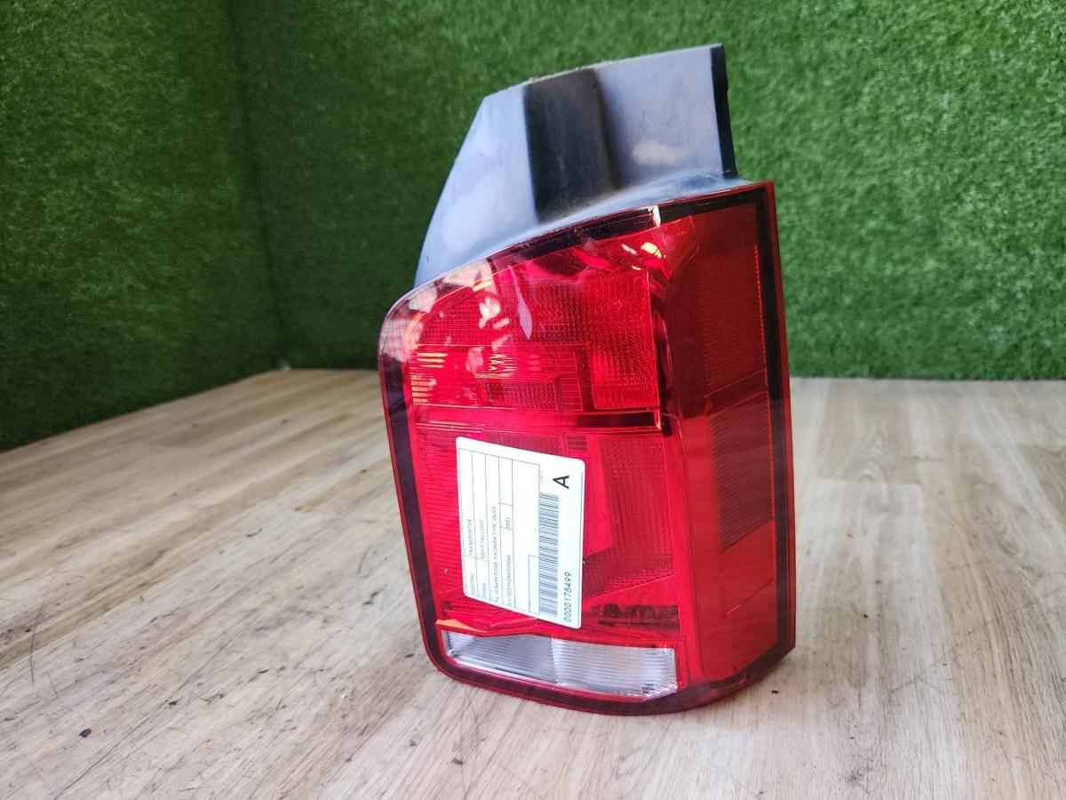 1000887611-Right Taillight Top
