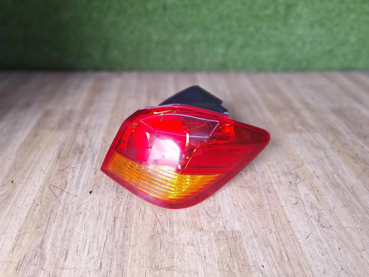 1000952970-Right Taillight Top