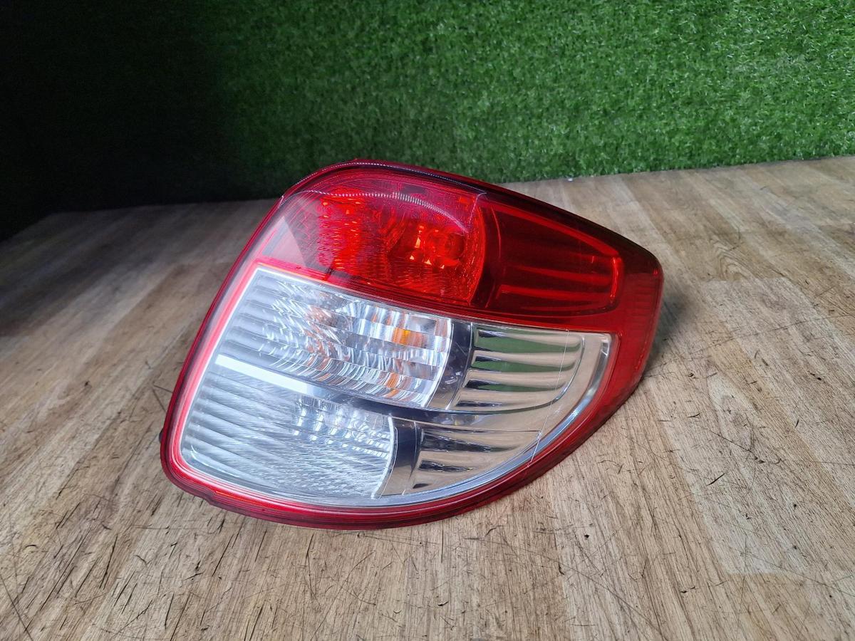 1000954946-Right Taillight Top
