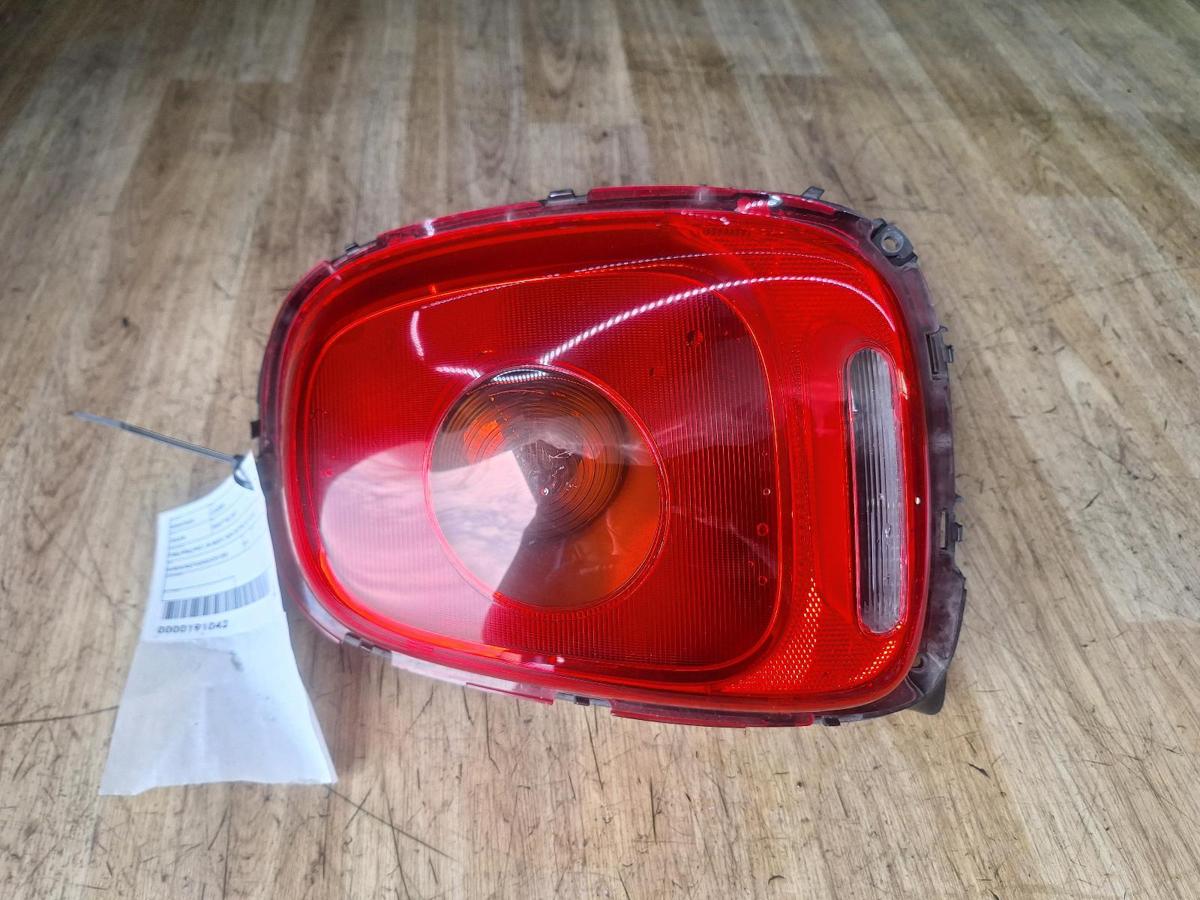 1000956624-Right Taillight Top