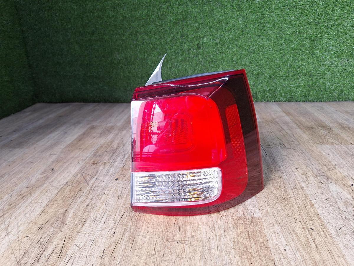 1000957074-Right Taillight Top