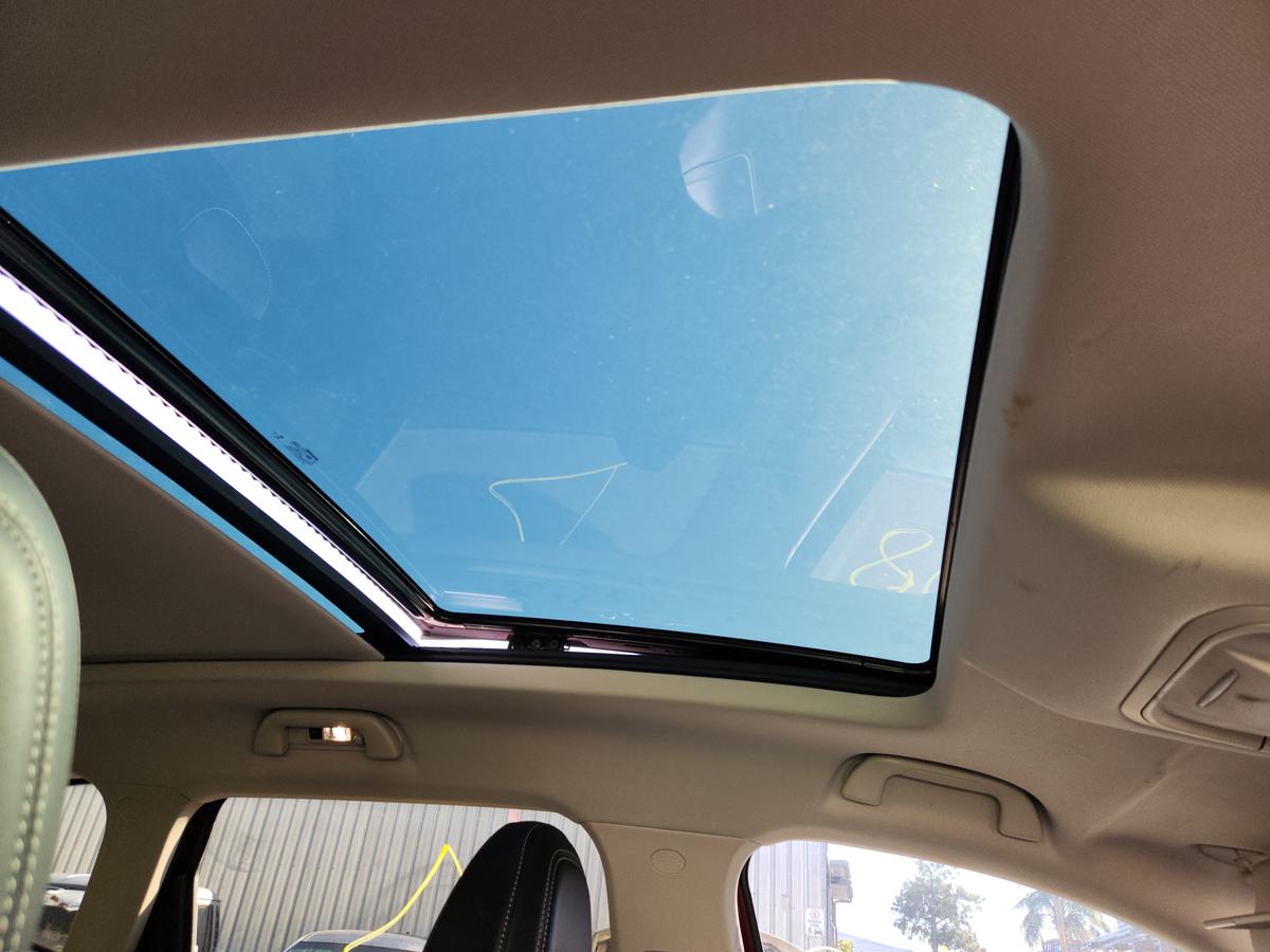 1000939593-Roof Glass_Sunroof_T