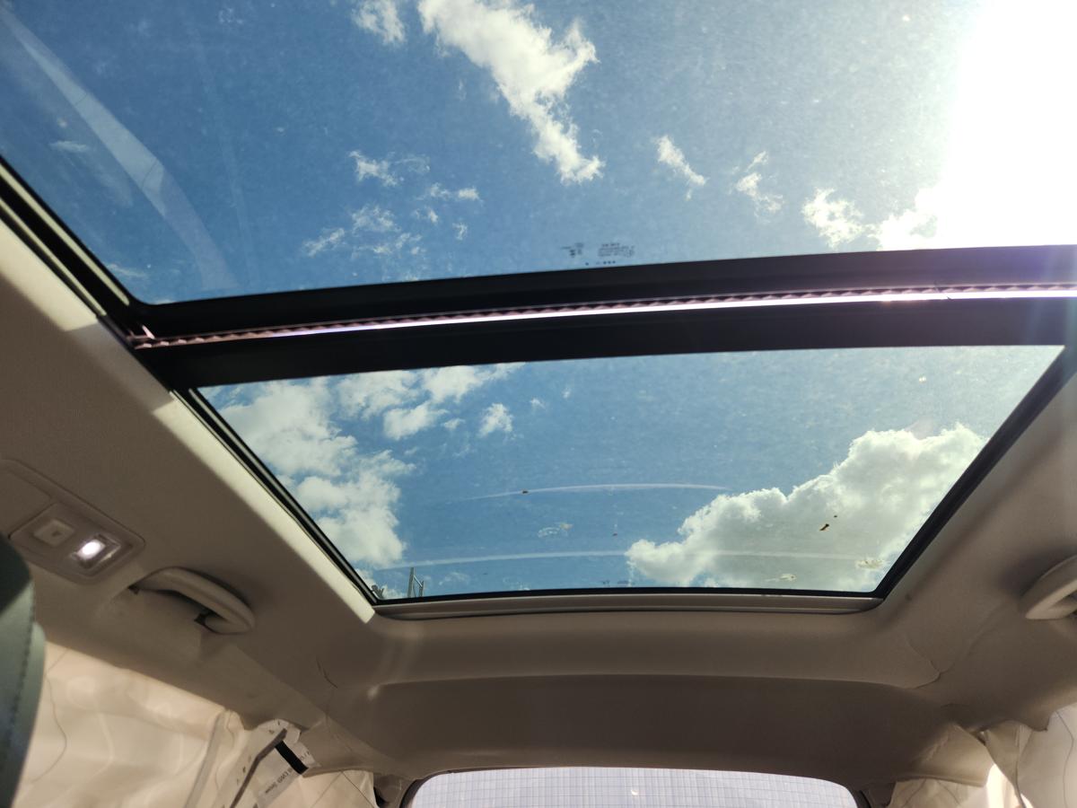1000944812-Roof Glass_Sunroof_T