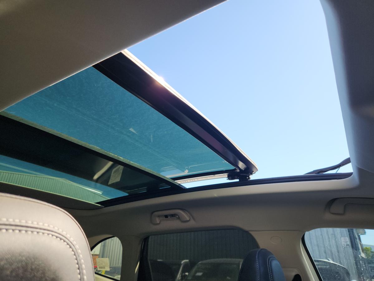 1000947248-Roof Glass_Sunroof_T
