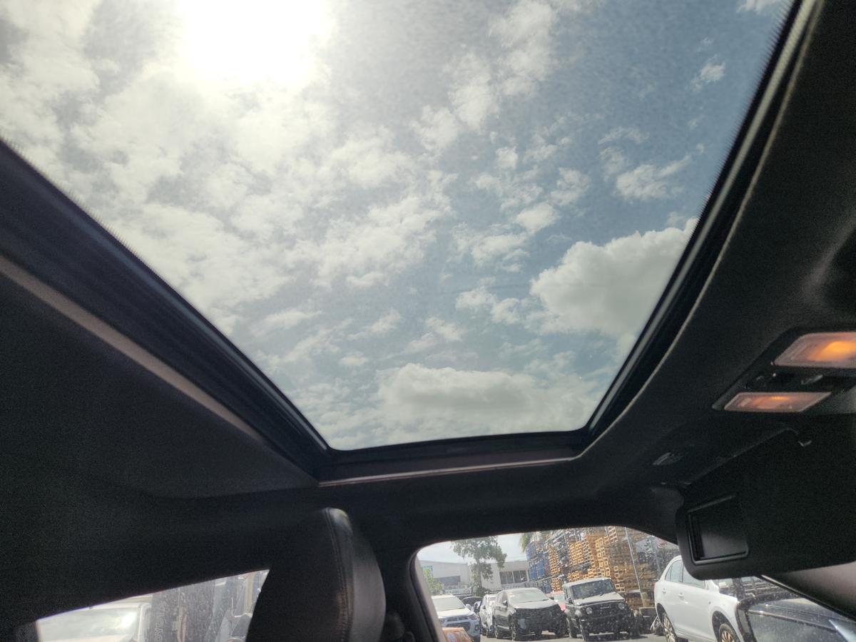 1000949419-Roof Glass_Sunroof_T