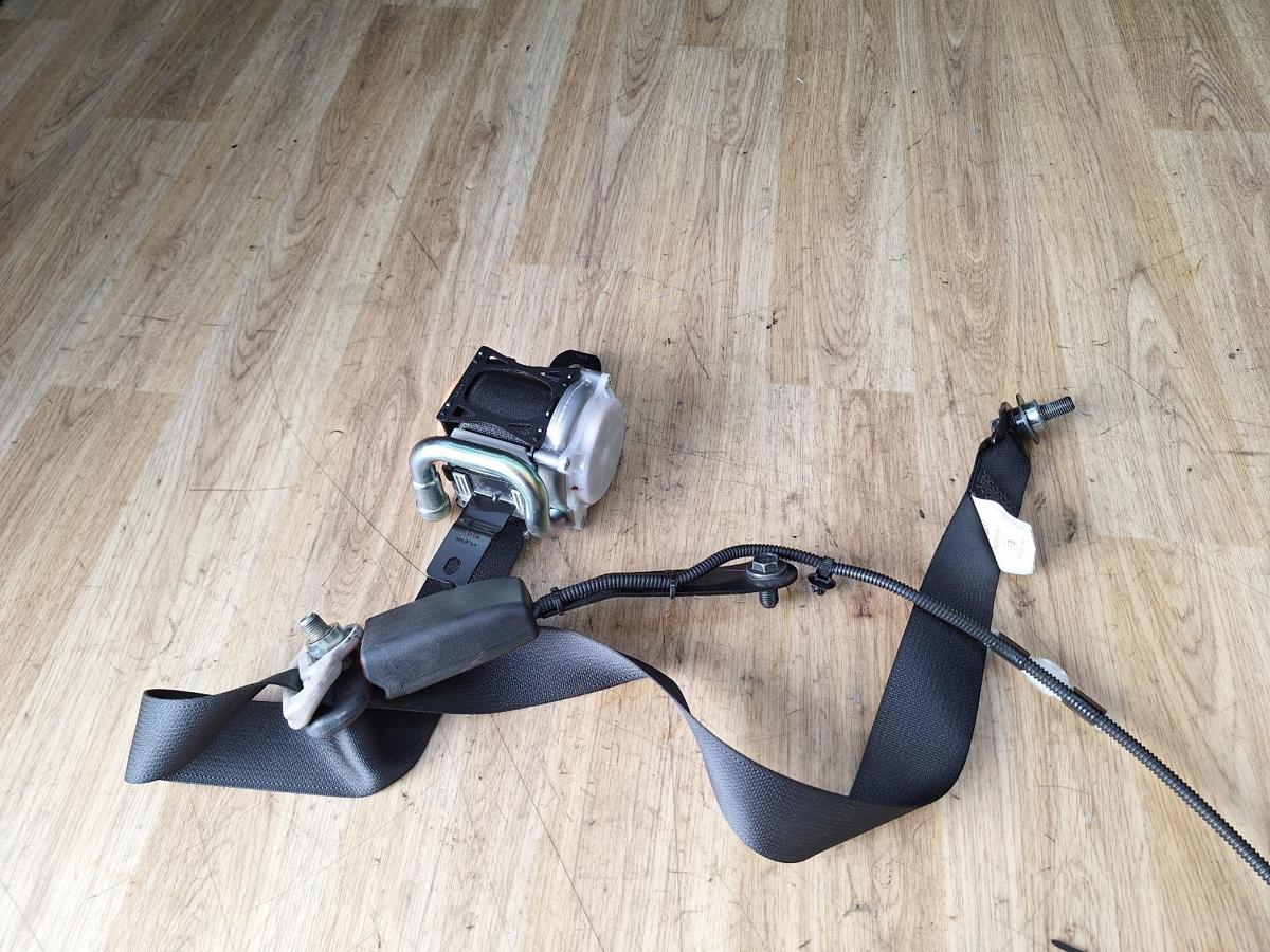 1000883374-Seat Belt RHF Top