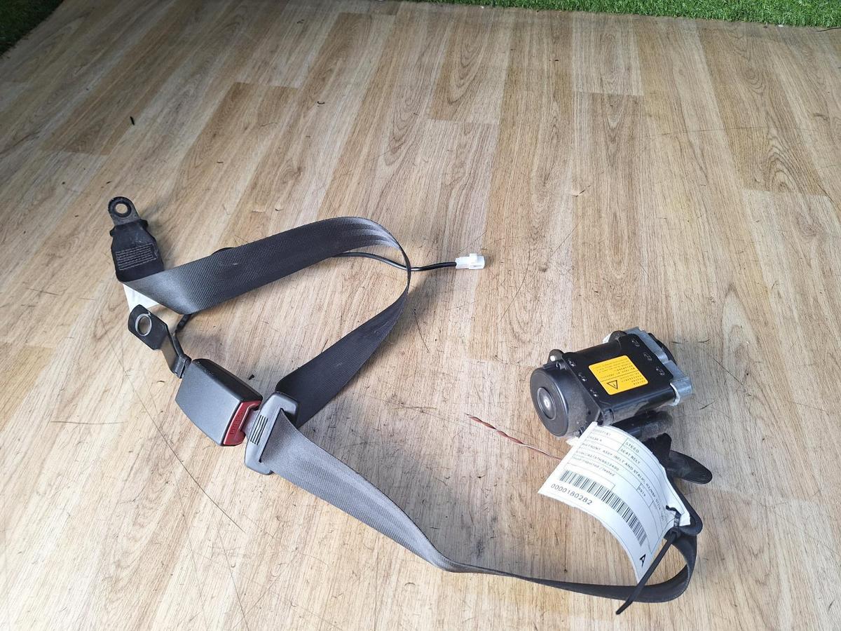 1000897554-Seat Belt RHF Top