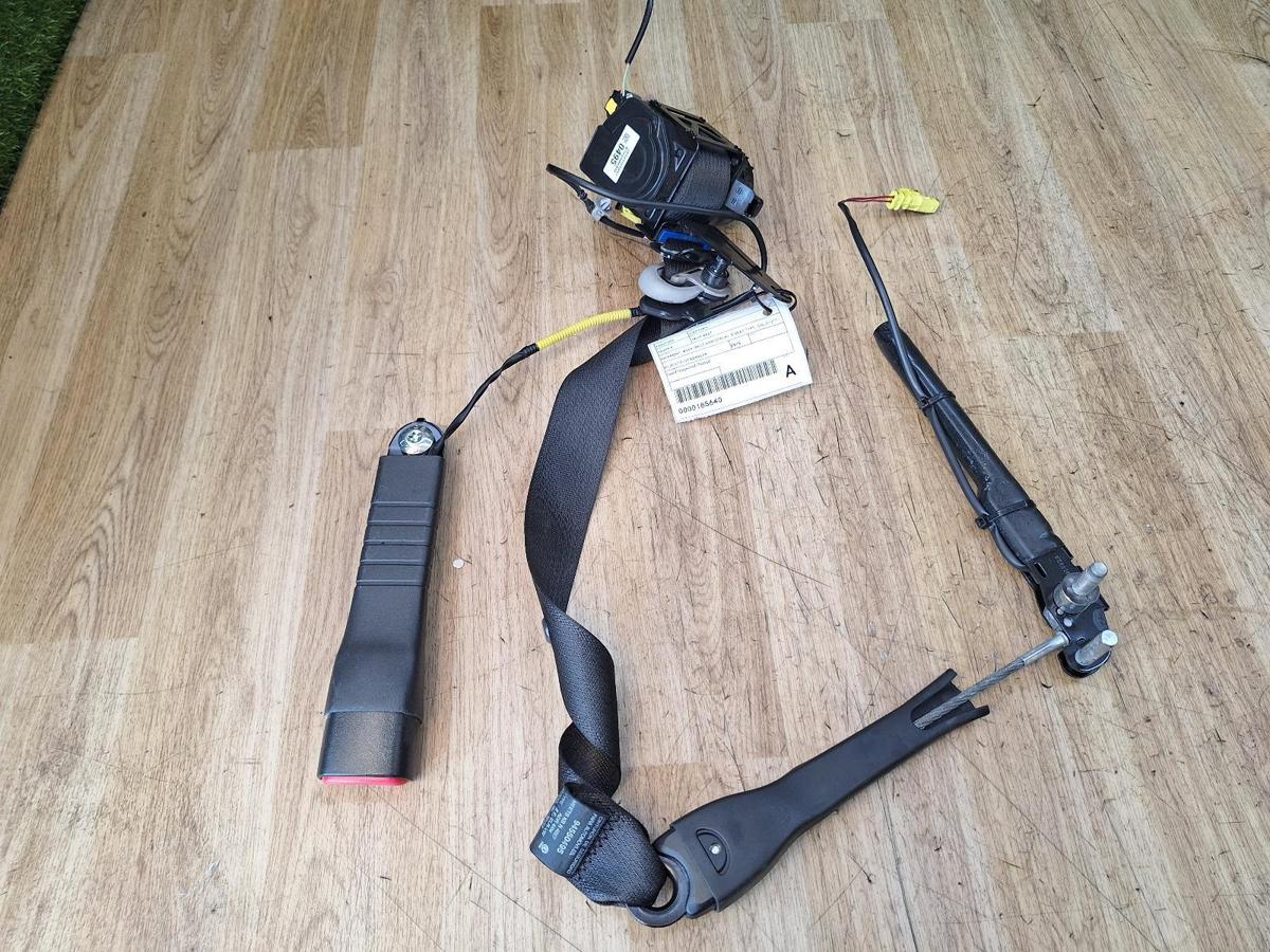 1000925292-Seat Belt RHF Top