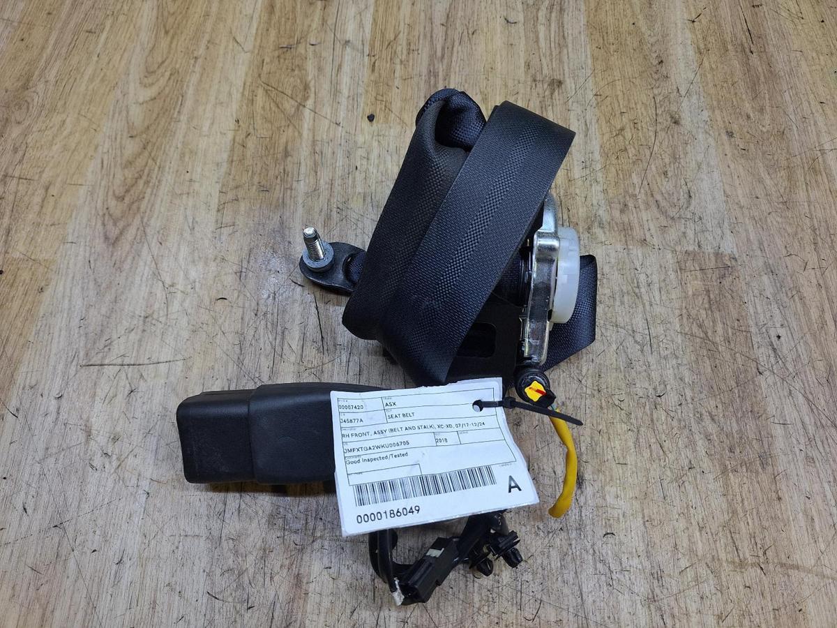 1000929833-Seat Belt RHF Top