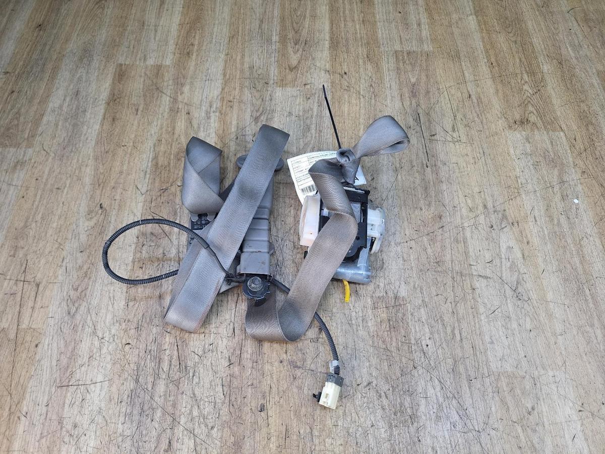 1000943593-Seat Belt RHF Top