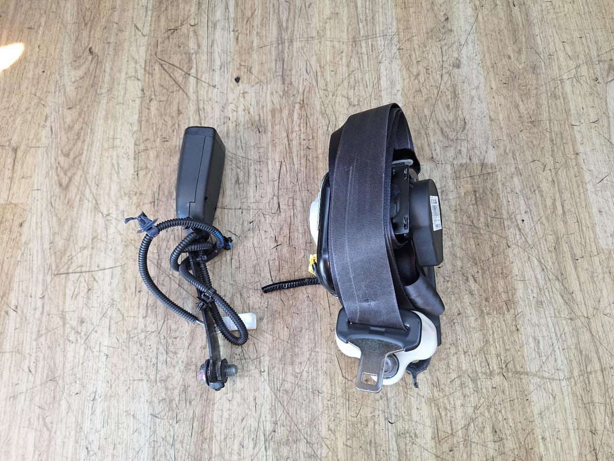1000946045-Seat Belt RHF Top