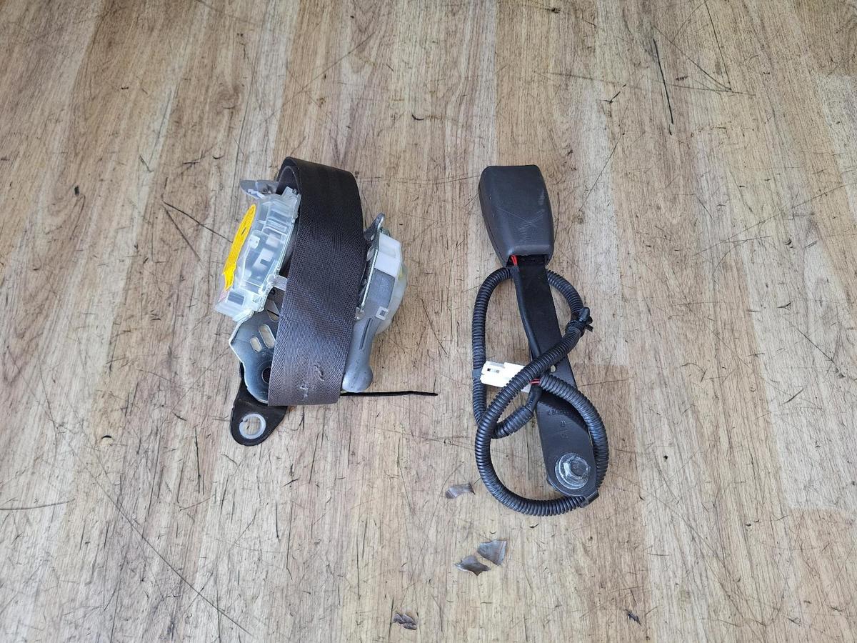 1000950700-Seat Belt RHF Top