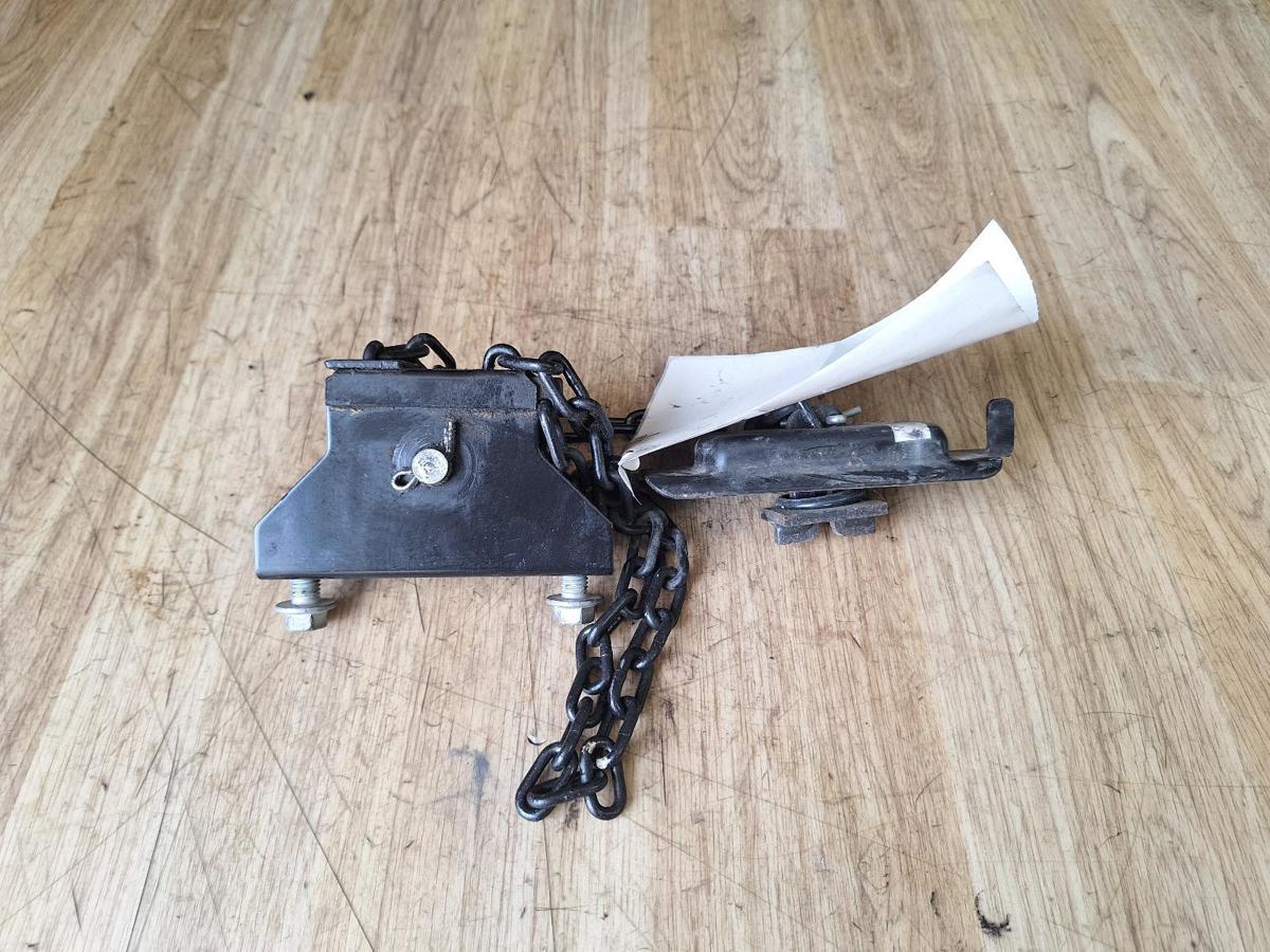 1000904225-Spare Wheel Winch Top
