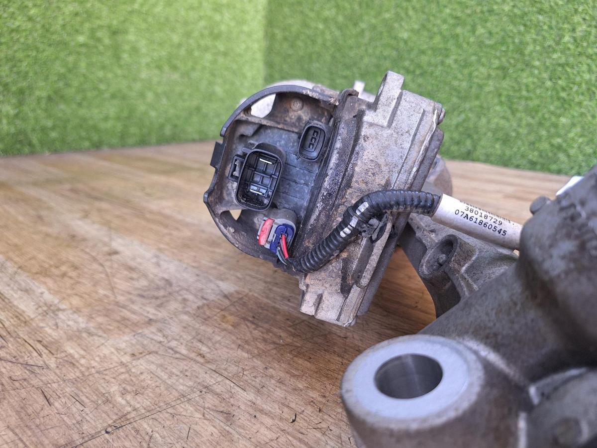 1000953174-Steering Box Rack Plug