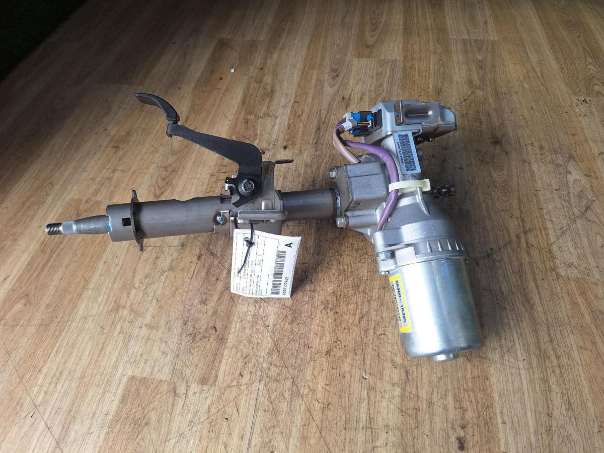 1000894032-Steering Column Top