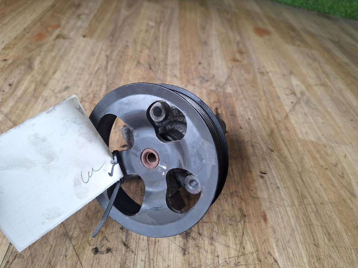 1000901060-Steering Pump Top
