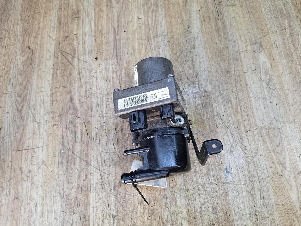 1000950057-Steering Pump Top