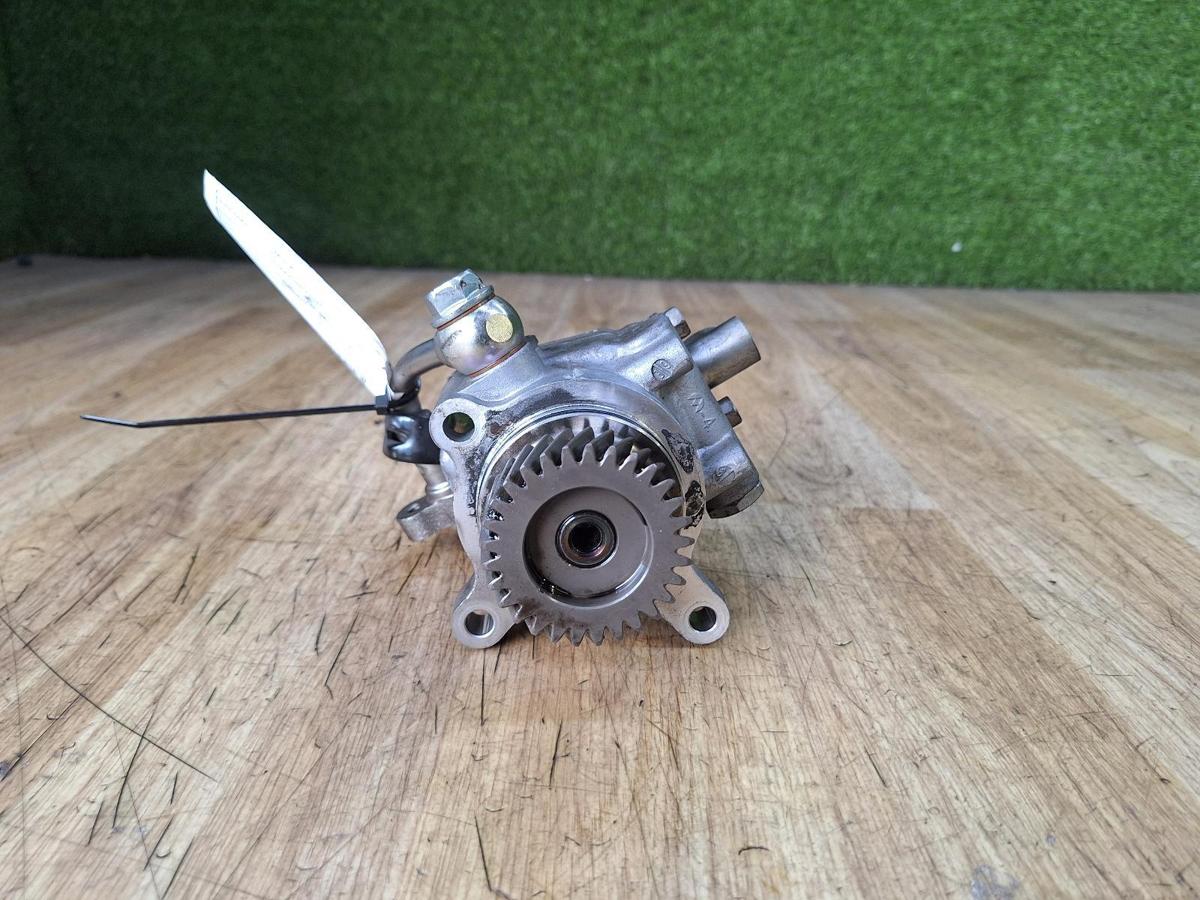 1000947000-Steering Pump Top