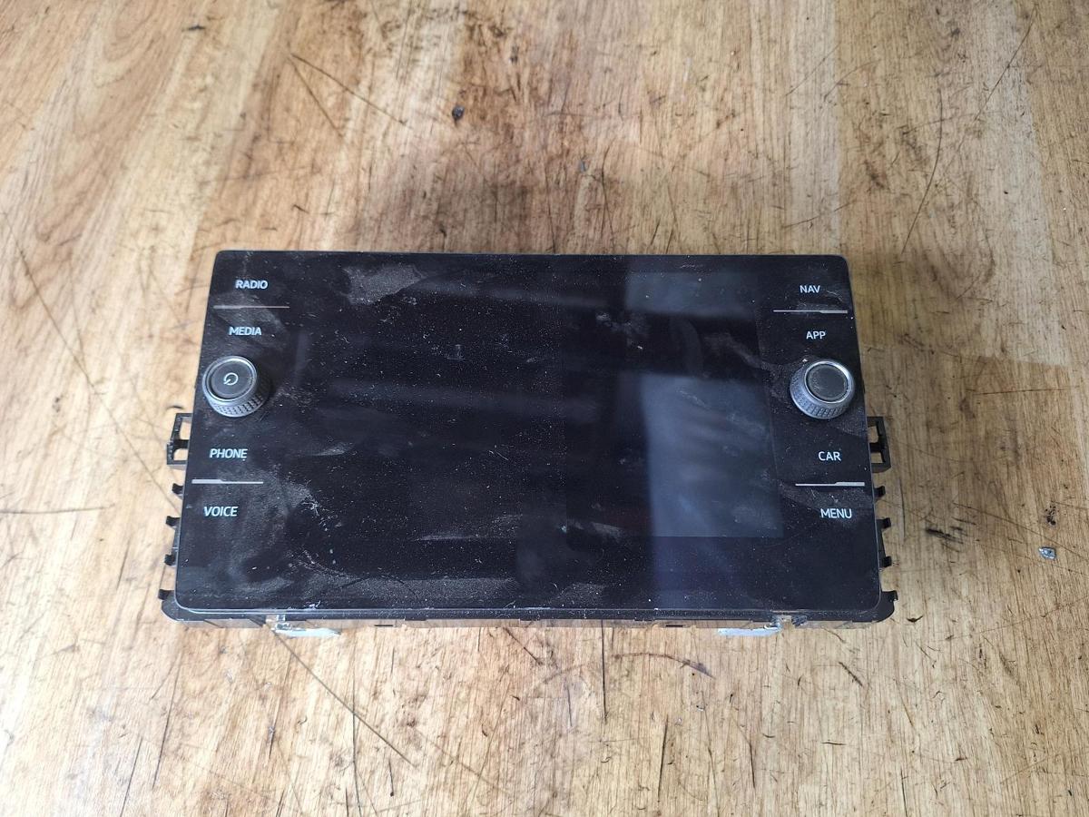 1000911439-Stereo Head Unit Front