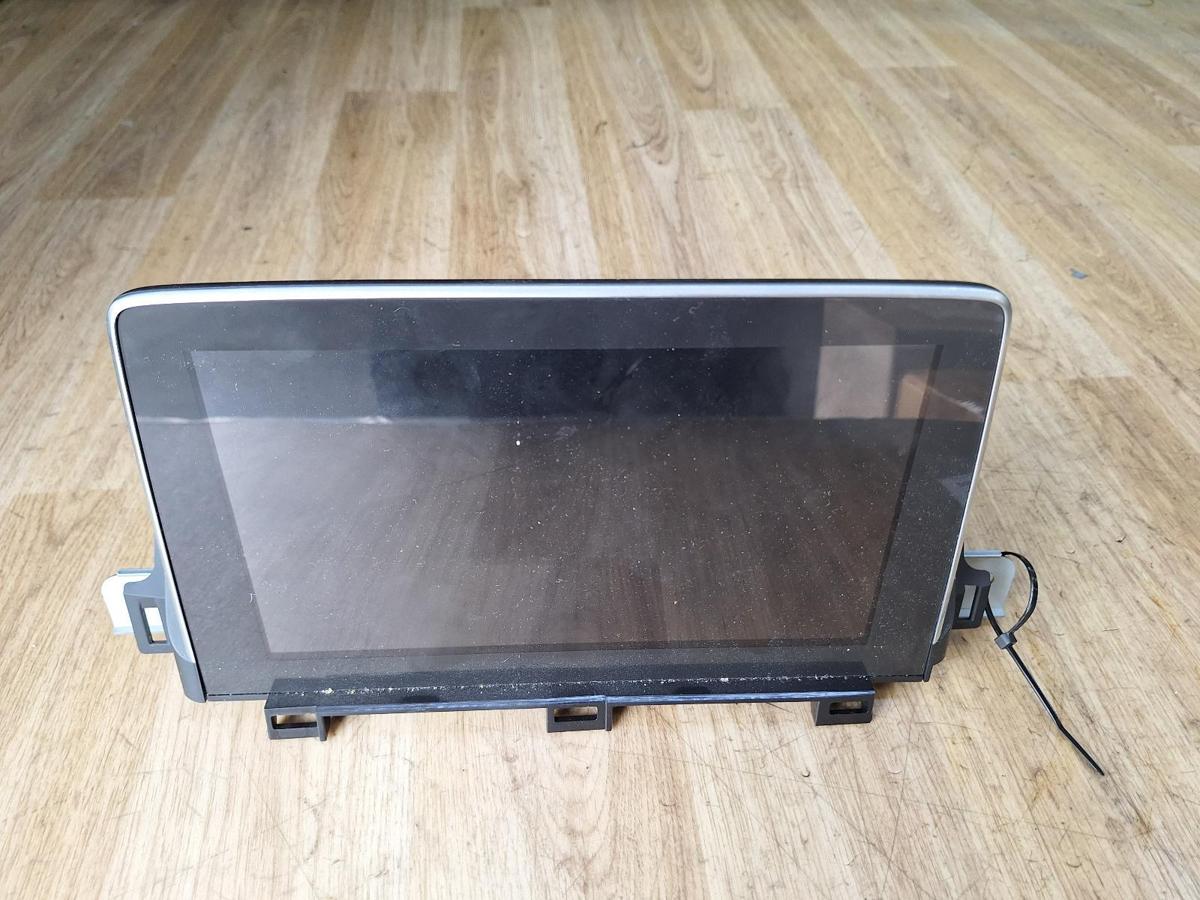 1000884258-Stereo Head Unit Front