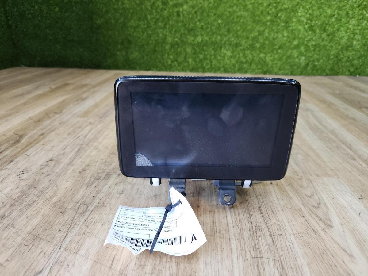1000876145-Stereo Head Unit Front