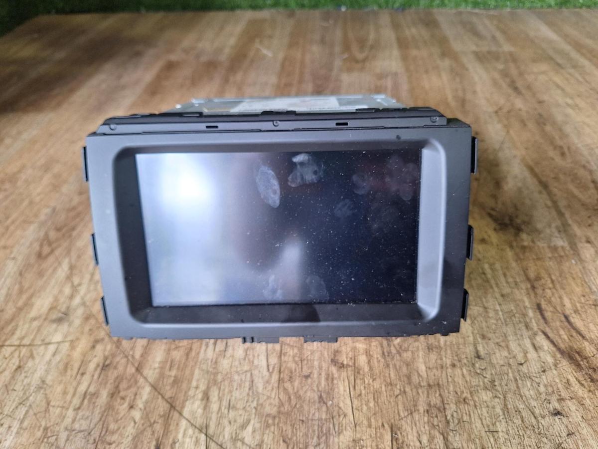 1000915622-Stereo Head Unit Front