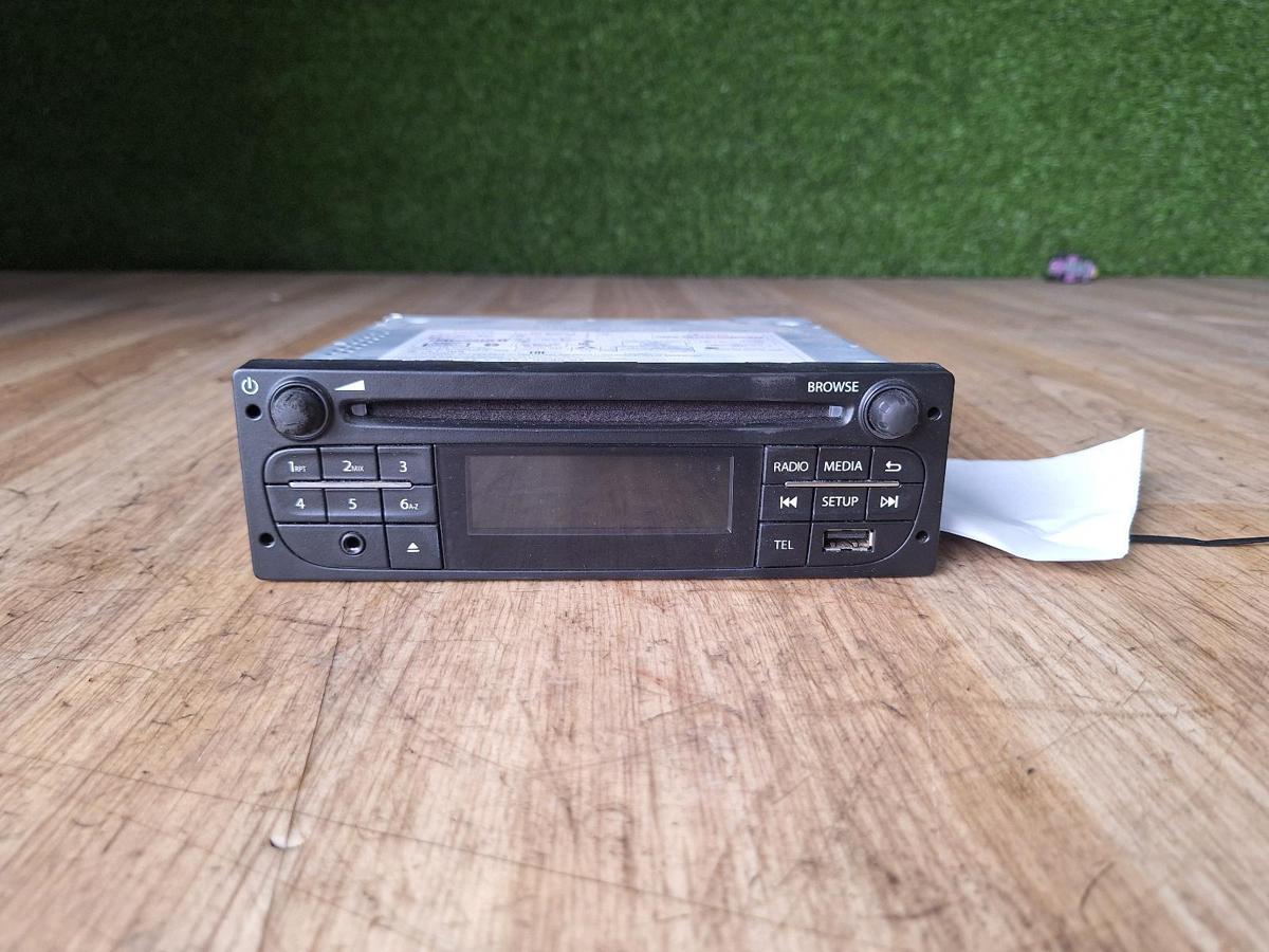 1000880133-Stereo Head Unit Front