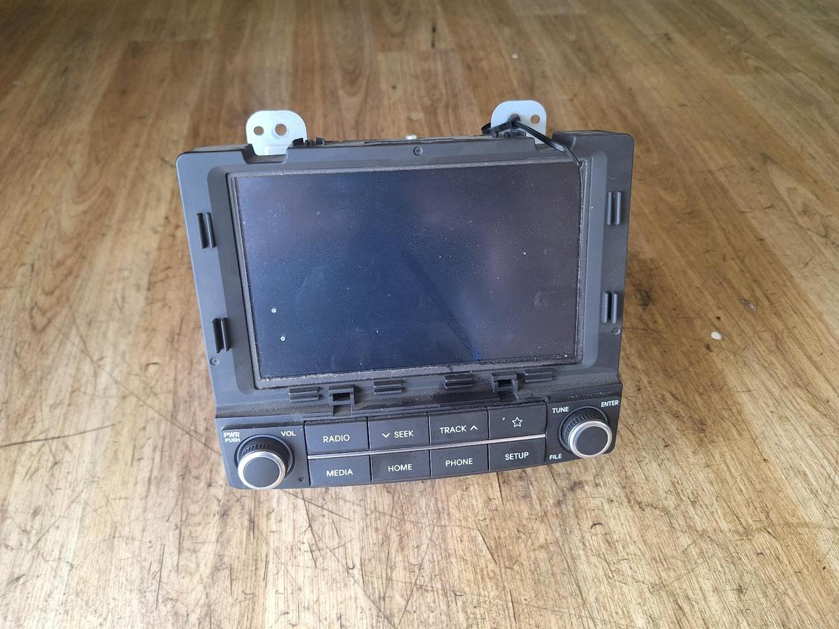 1000909458-Stereo Head Unit Front