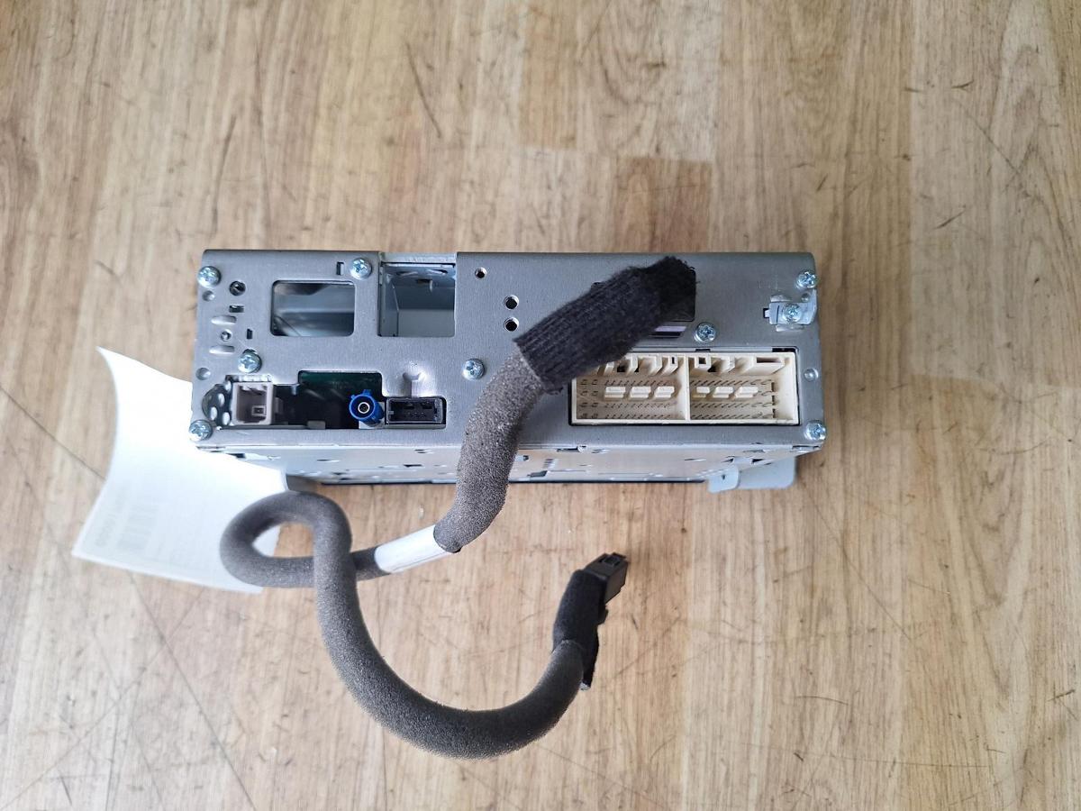 1000887128-Stereo Head Unit Plug 1