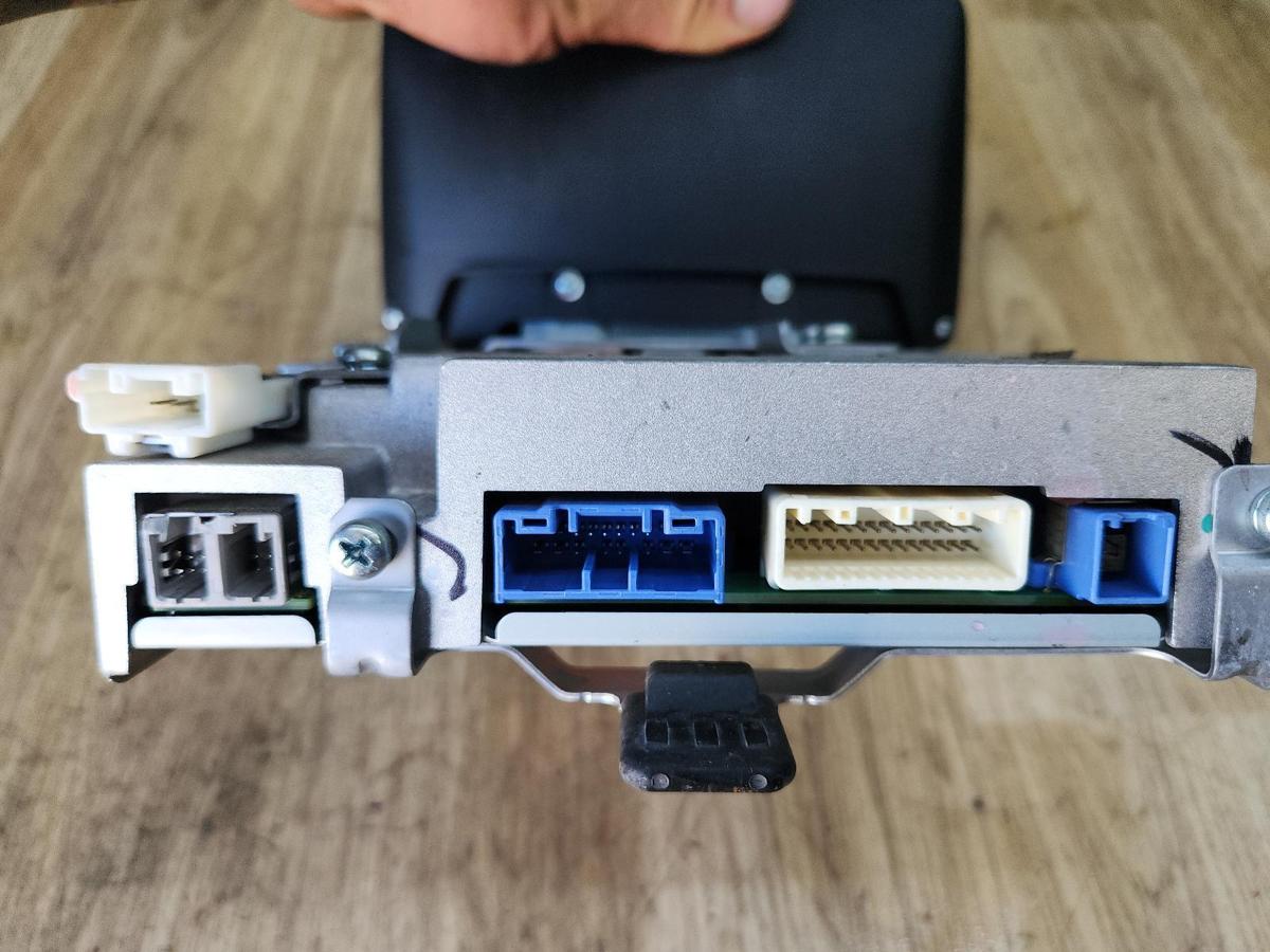 1000876145-Stereo Head Unit Plug 1