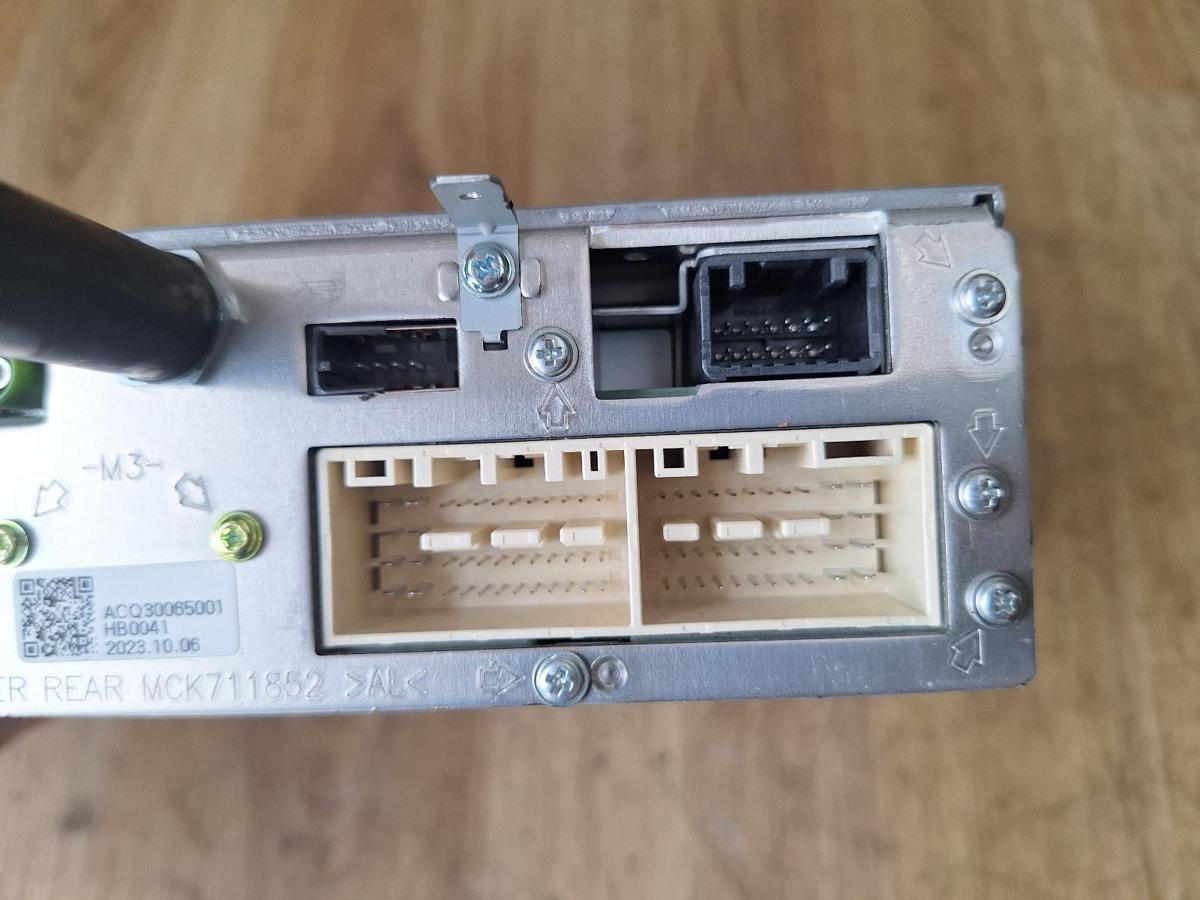 1000892055-Stereo Head Unit Plug 1