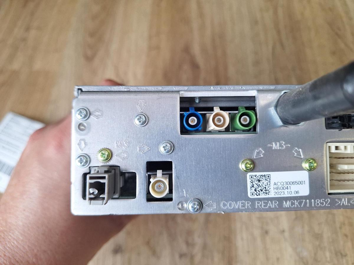 1000892055-Stereo Head Unit Plug 2