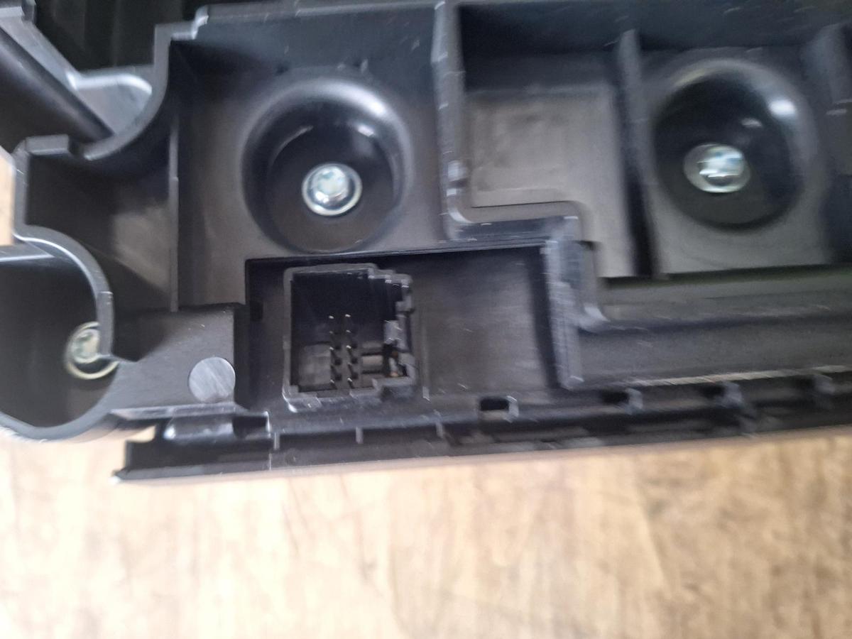 1000911683-Stereo Head Unit Plug 2