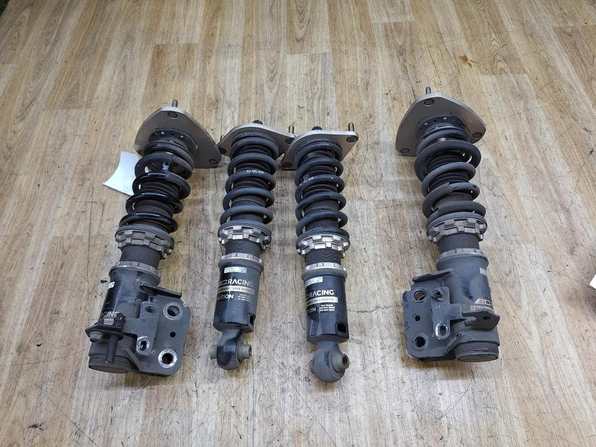 1000929070-Strut Set Top