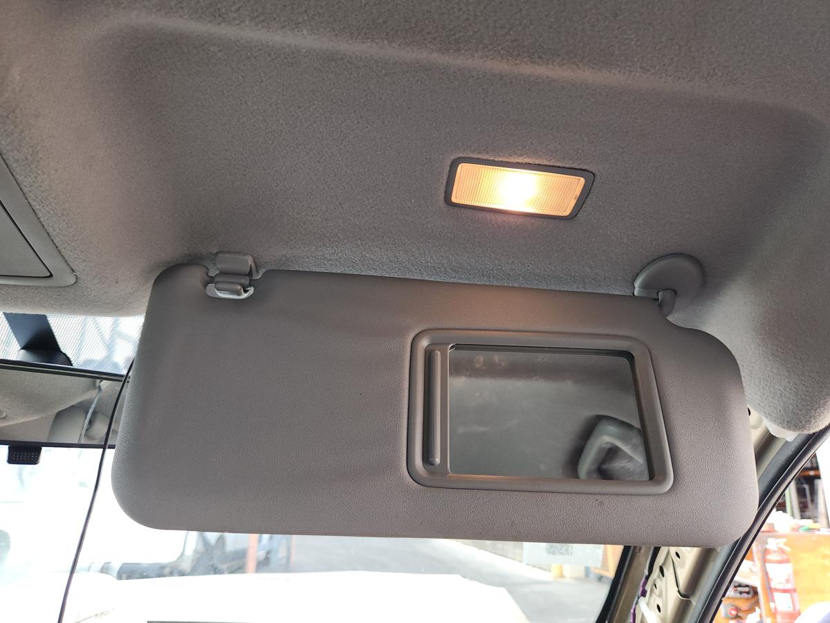 1000935976-Sun Visor Right