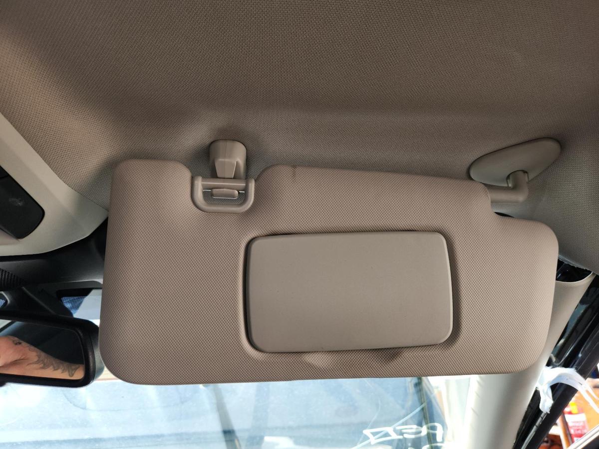1000901361-Sun Visor Right