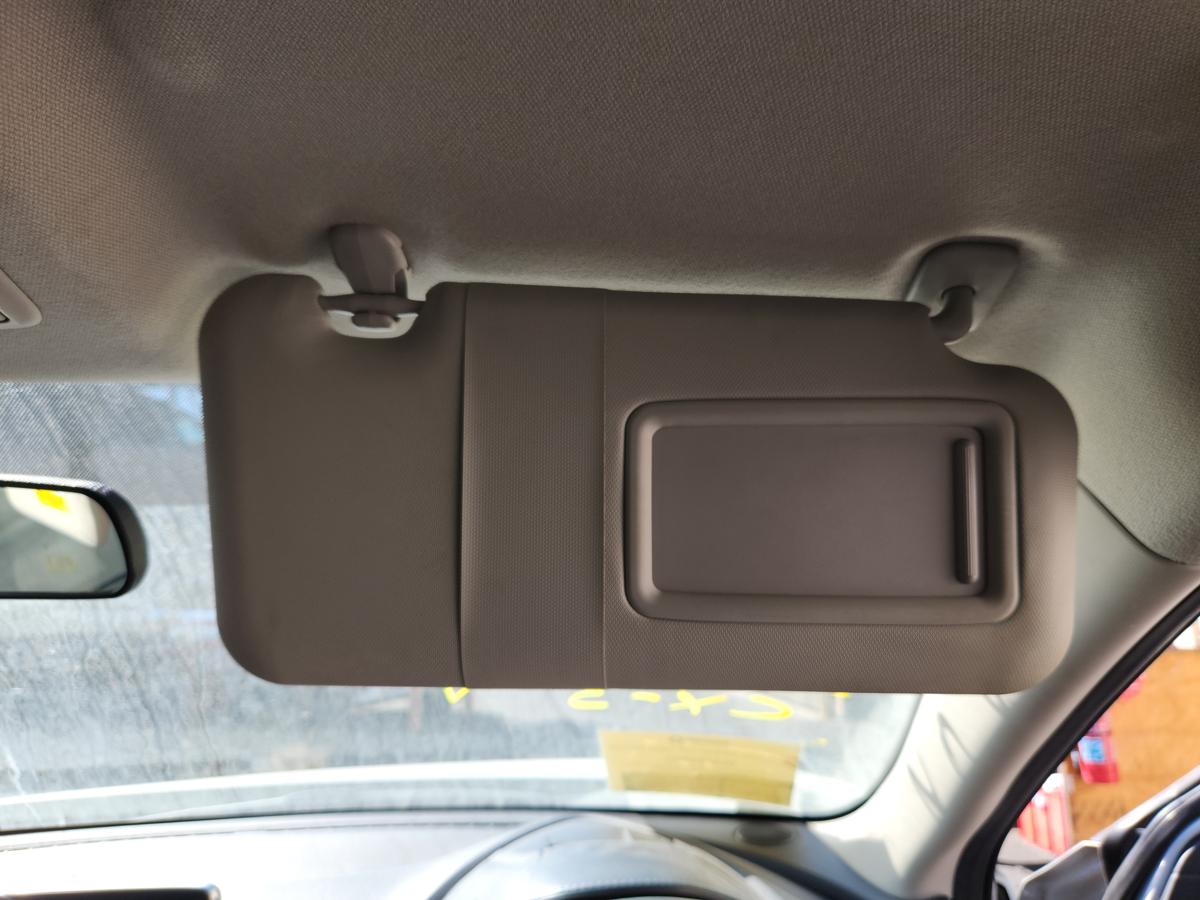 1000952000-Sun Visor Right