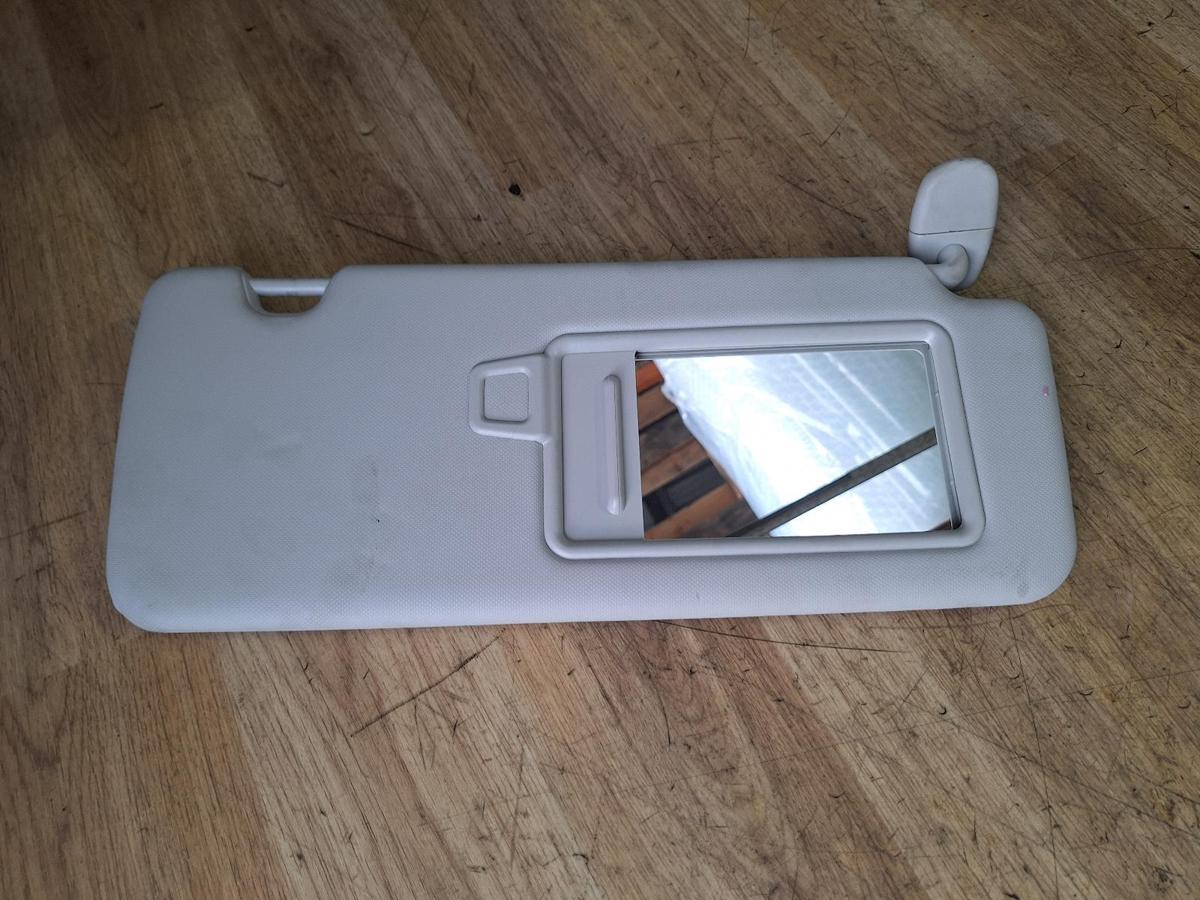 1000890478-Sun Visor Right Bottom