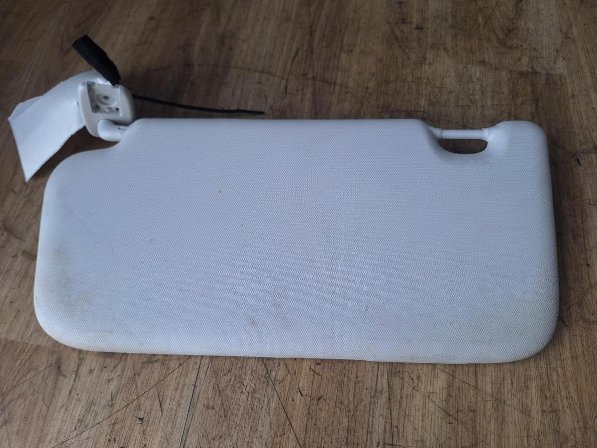 1000893541-Sun Visor Right Bottom