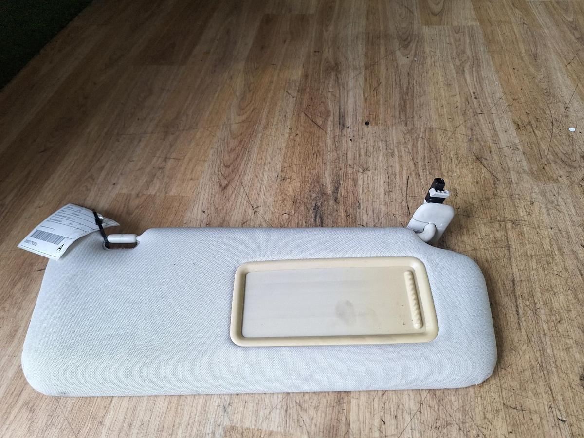 1000891422-Sun Visor Right Top