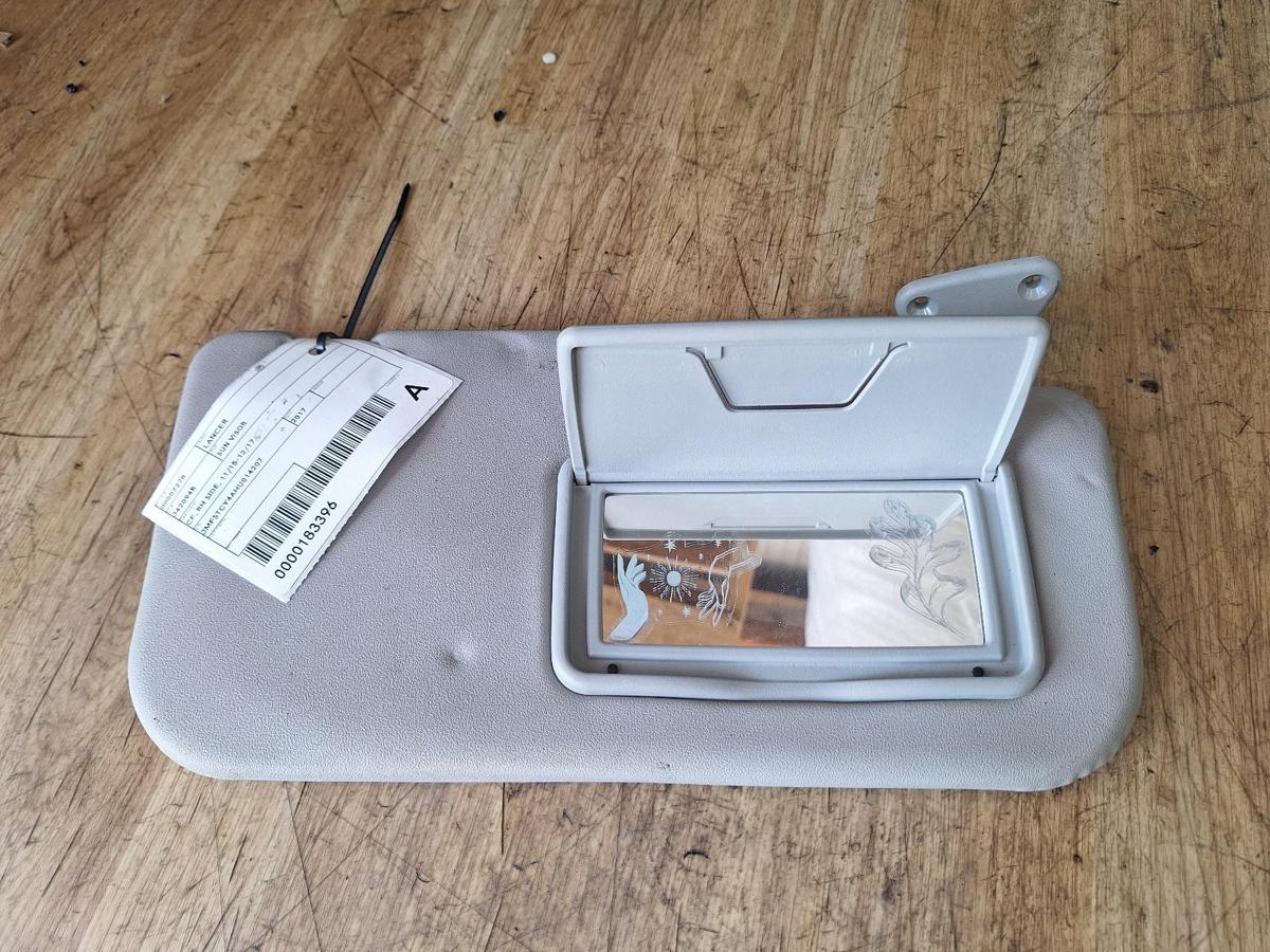 1000911100-Sun Visor Right Top