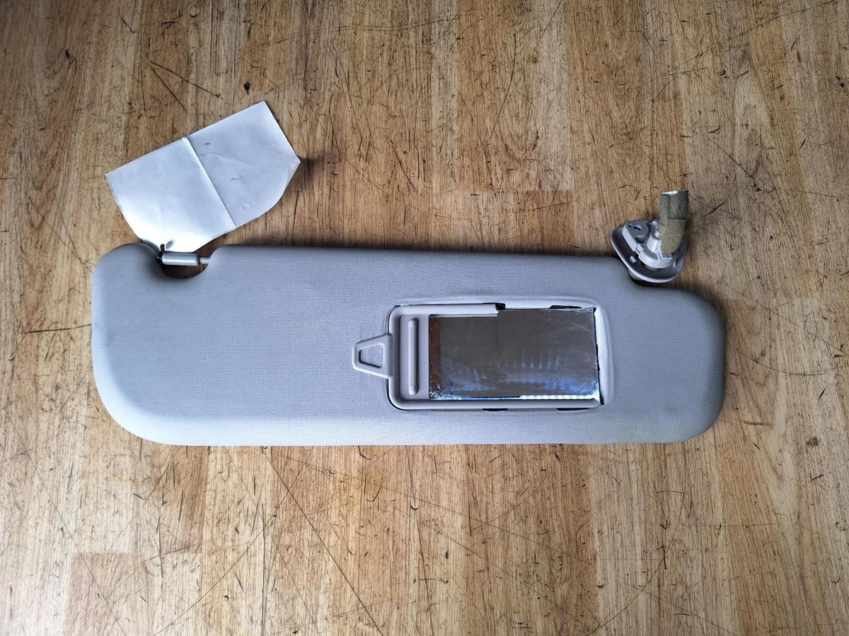 1000954072-Sun Visor Right Top