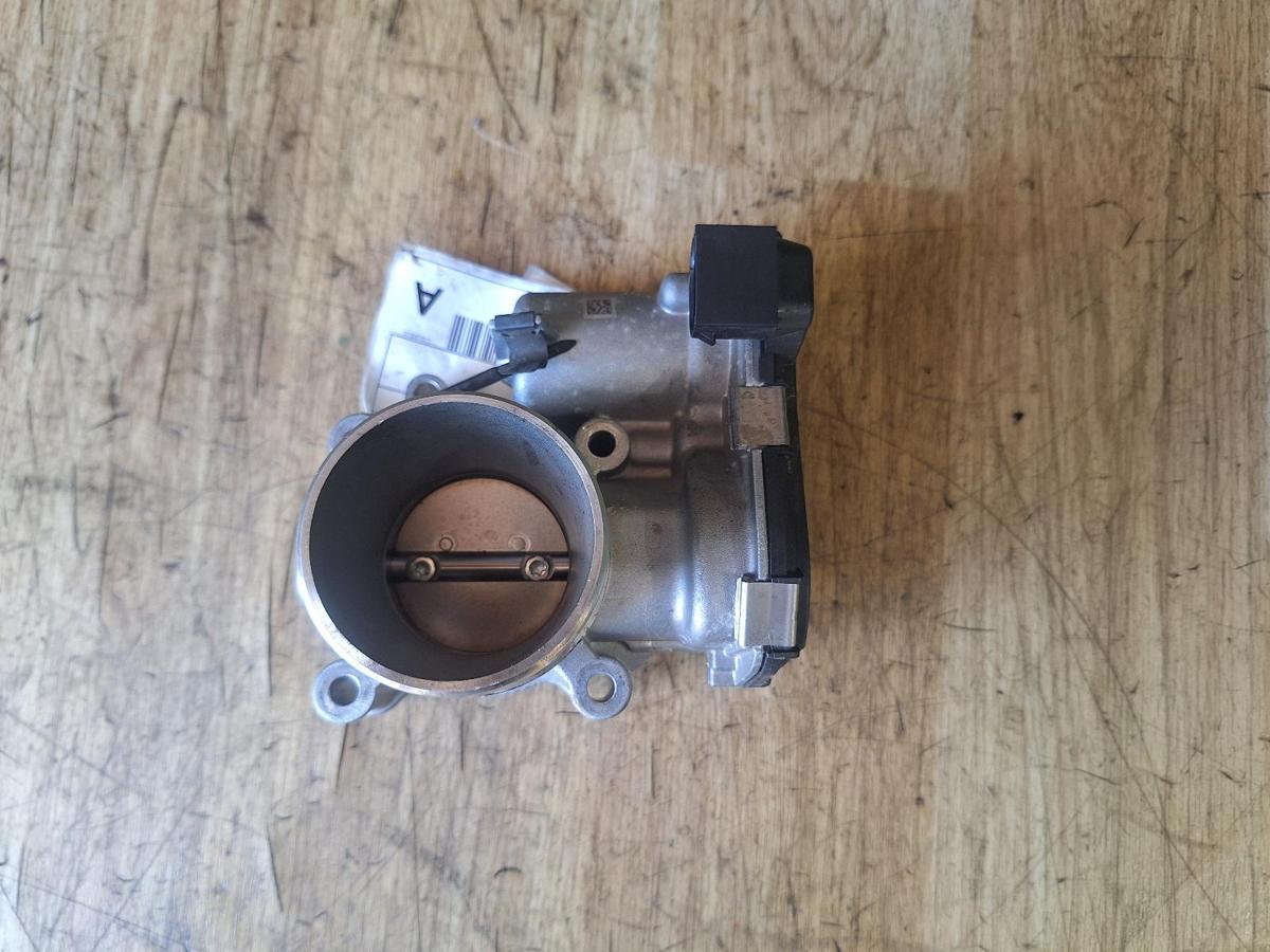 1000913949-Throttle Body Top
